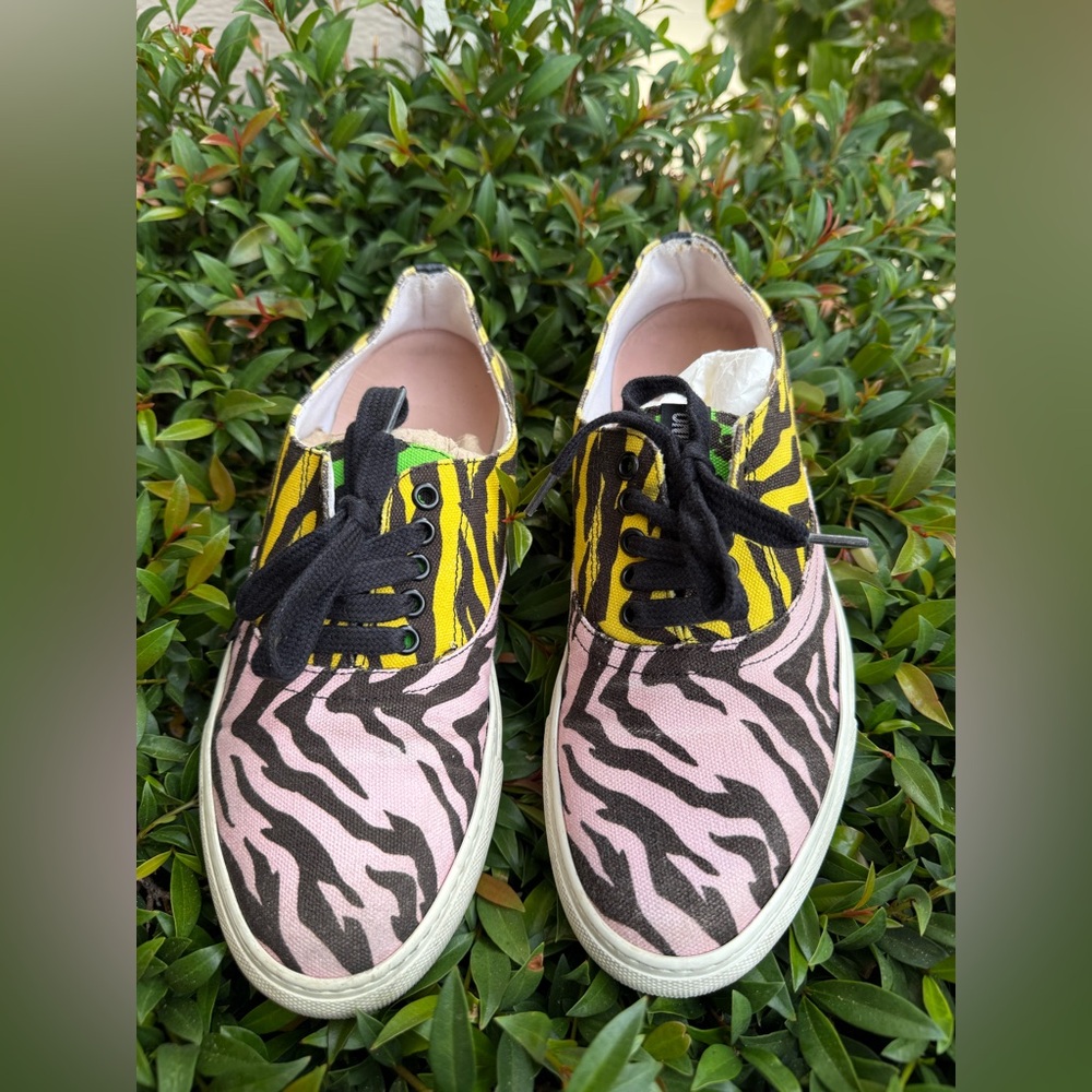 Moschino  canvas shoes ZEBRA Pink/Yellow/Green /leopard print sneakers